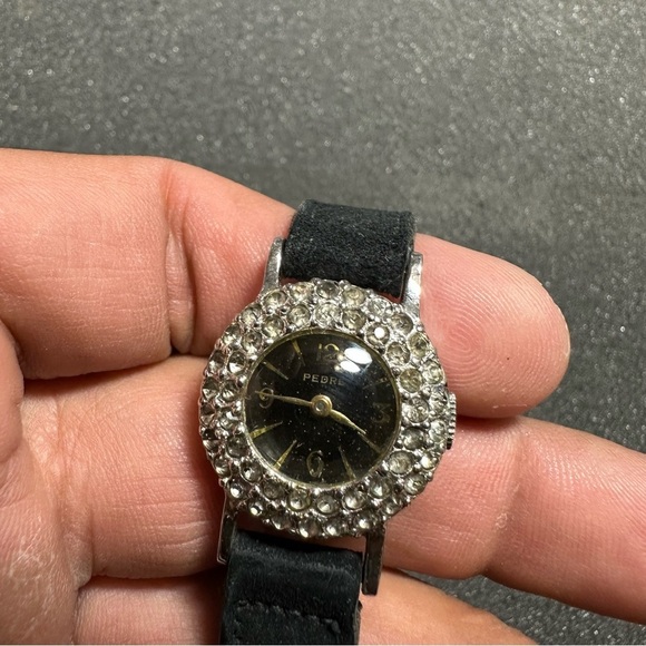 Vintage Pedre Ladies Watch Mechanical Wind Up Silver Tone Black Dial Working - Picture 2 of 8